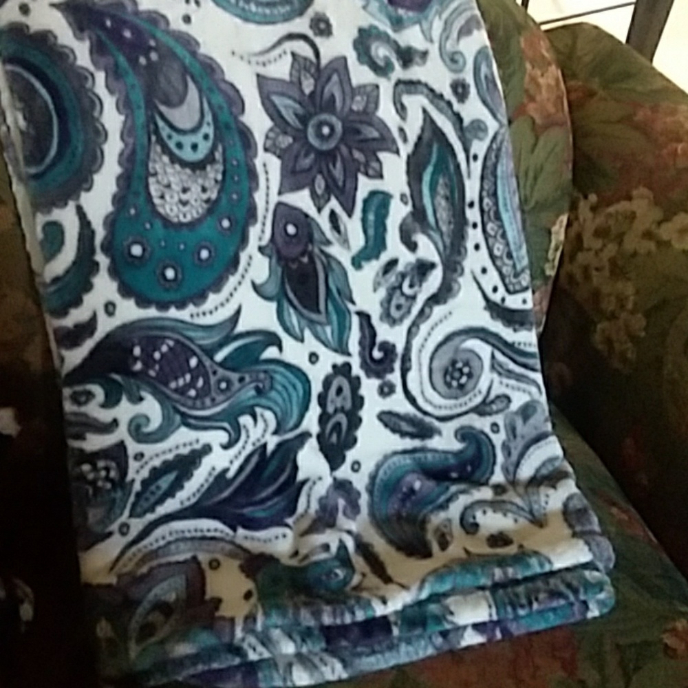Very soft throw blanket last price on this item